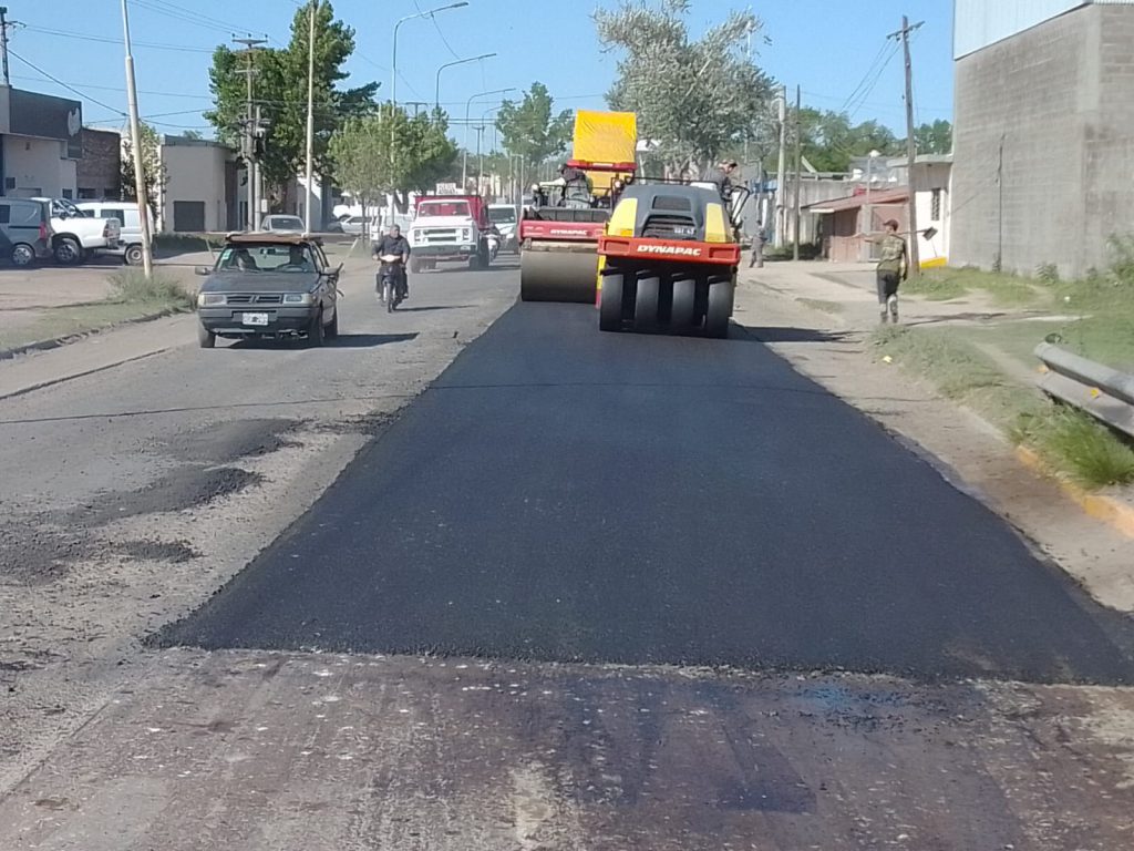 Empezó la pavimentación de Barrancas del Paraná 3