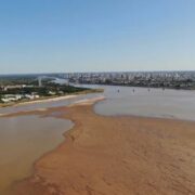 Recomiendan evitar bañarse en el Paraná por la presencia de bacterias 16