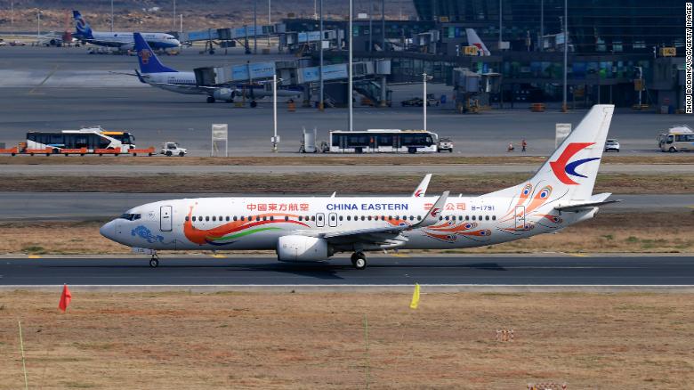Un avión con 133 pasajeros se estrelló en China 1